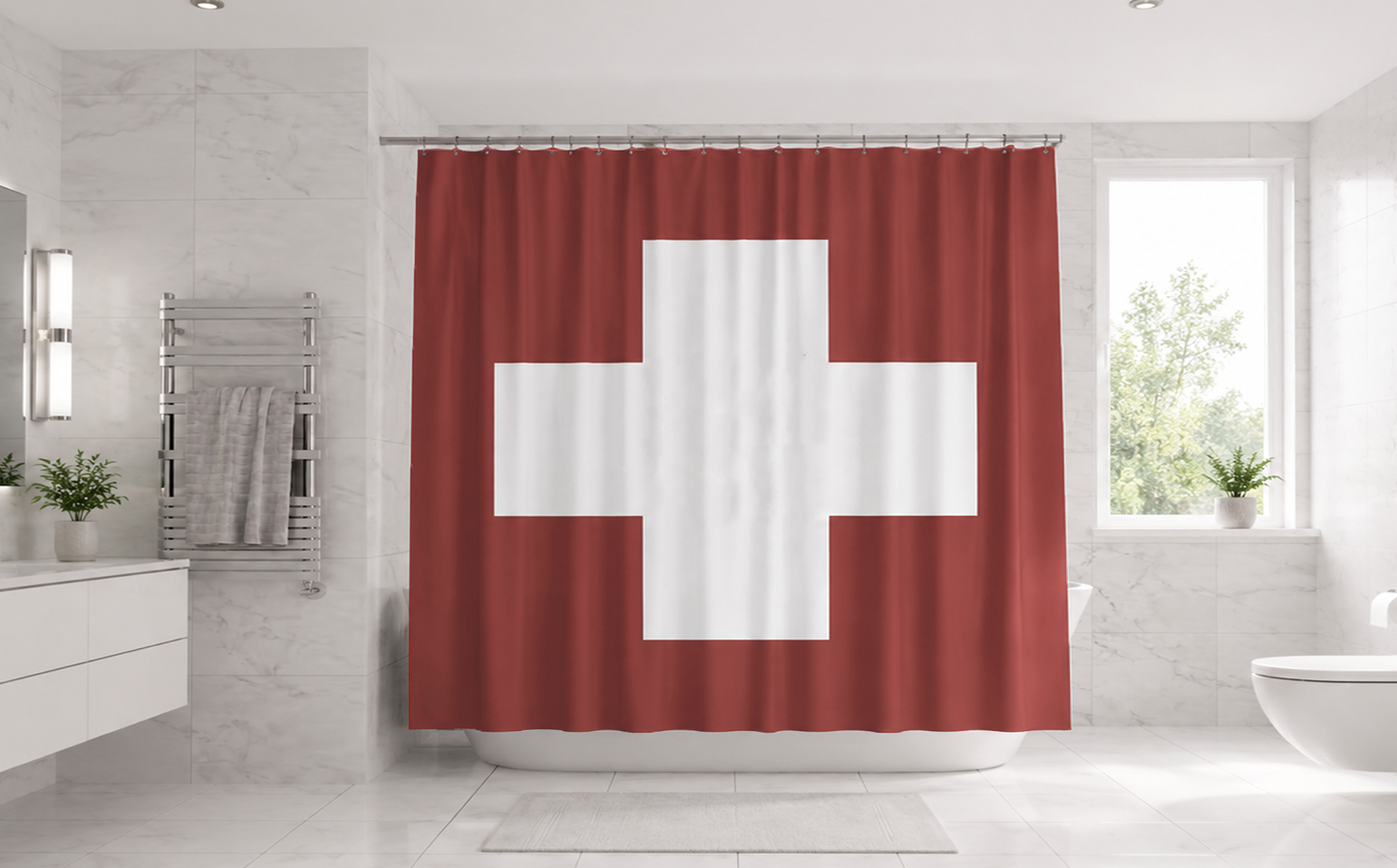 Foto-Duschvorhang mit eigenem Bild gestalten: Ein fertig bedruckter Duschvorhang mit grossem, rot-weissem Schweizerkreuz, aufgehängt über einer Badewanne in einem modernen, hellen Badezimmer.
