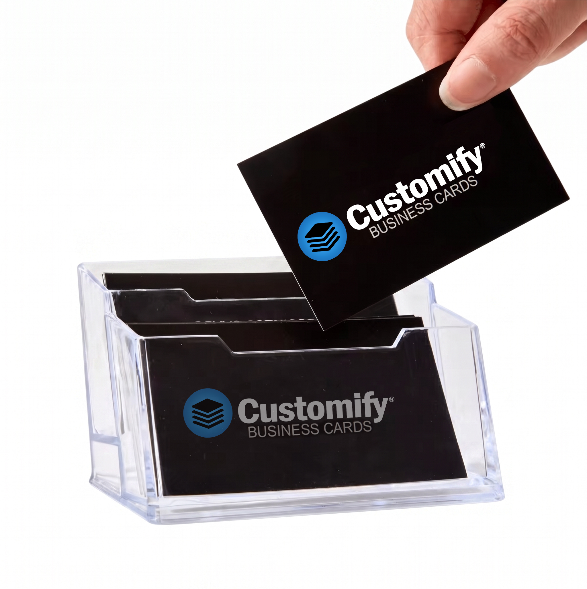Schwarze Visitenkarten mit Customify Business Cards Logo in einem transparenten Acryl-Halter auf weissem Hintergrund.