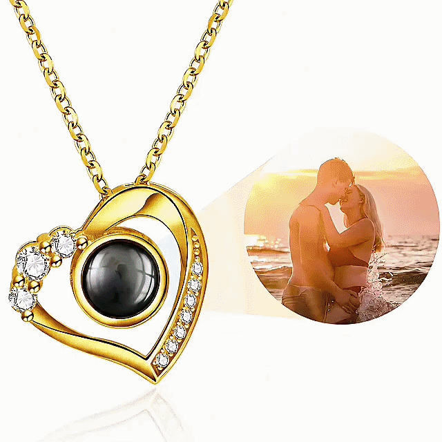 Foto-Halskette mit Bild-Projektion in Herzform, personalisierbarer Schmuck mit eigenem Foto als Geschenkidee von Customify