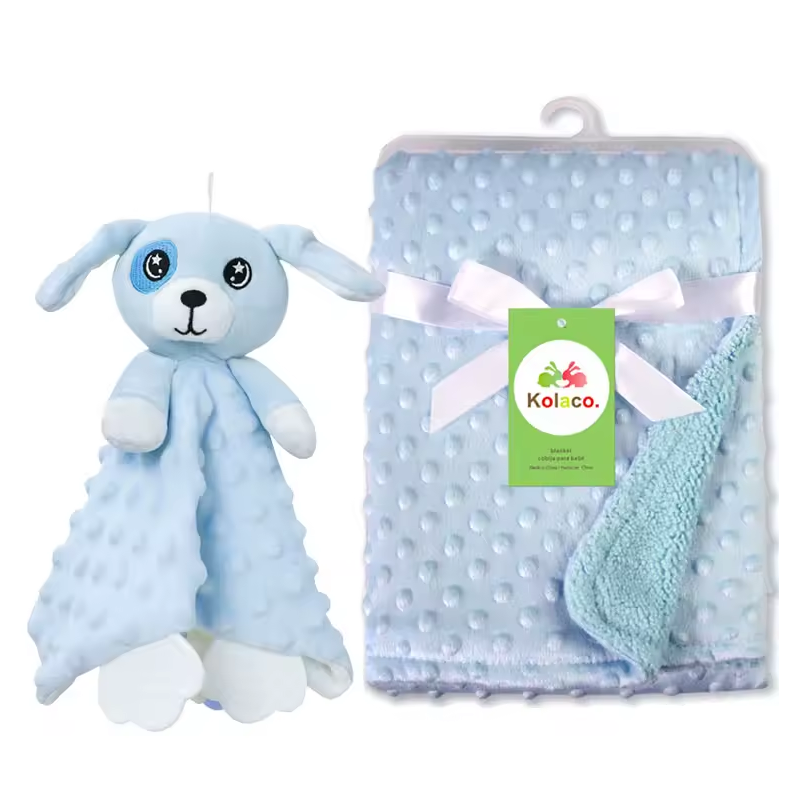 Hellblaue Babydecke aus Noppenstoff mit weisser Schleife und passendes Hunde-Nuscheli Schmusetuch als personalisierbares Geburtsgeschenk.