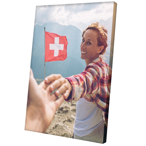 Personalisierte Leinwand mit eigenem Foto im Hochformat und weissem Keilrahmen für Wohnzimmer oder moderne Wandgestaltung