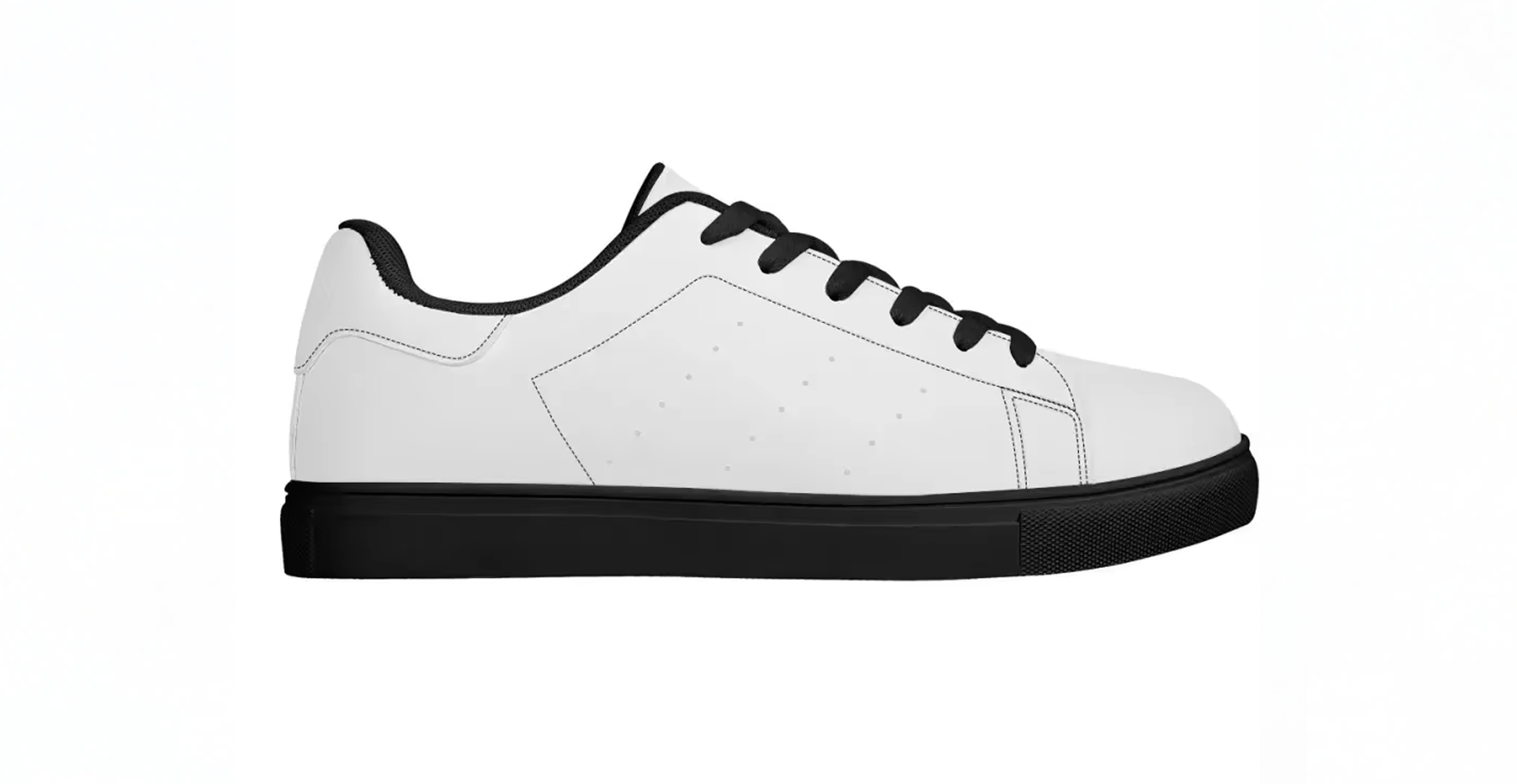 Unbedruckter, komplett weisser Low-Top Sneaker als Produkt-Rohling im Customify-Shop mit schwarzer Sohle und schwarzen Schnürsenkeln.