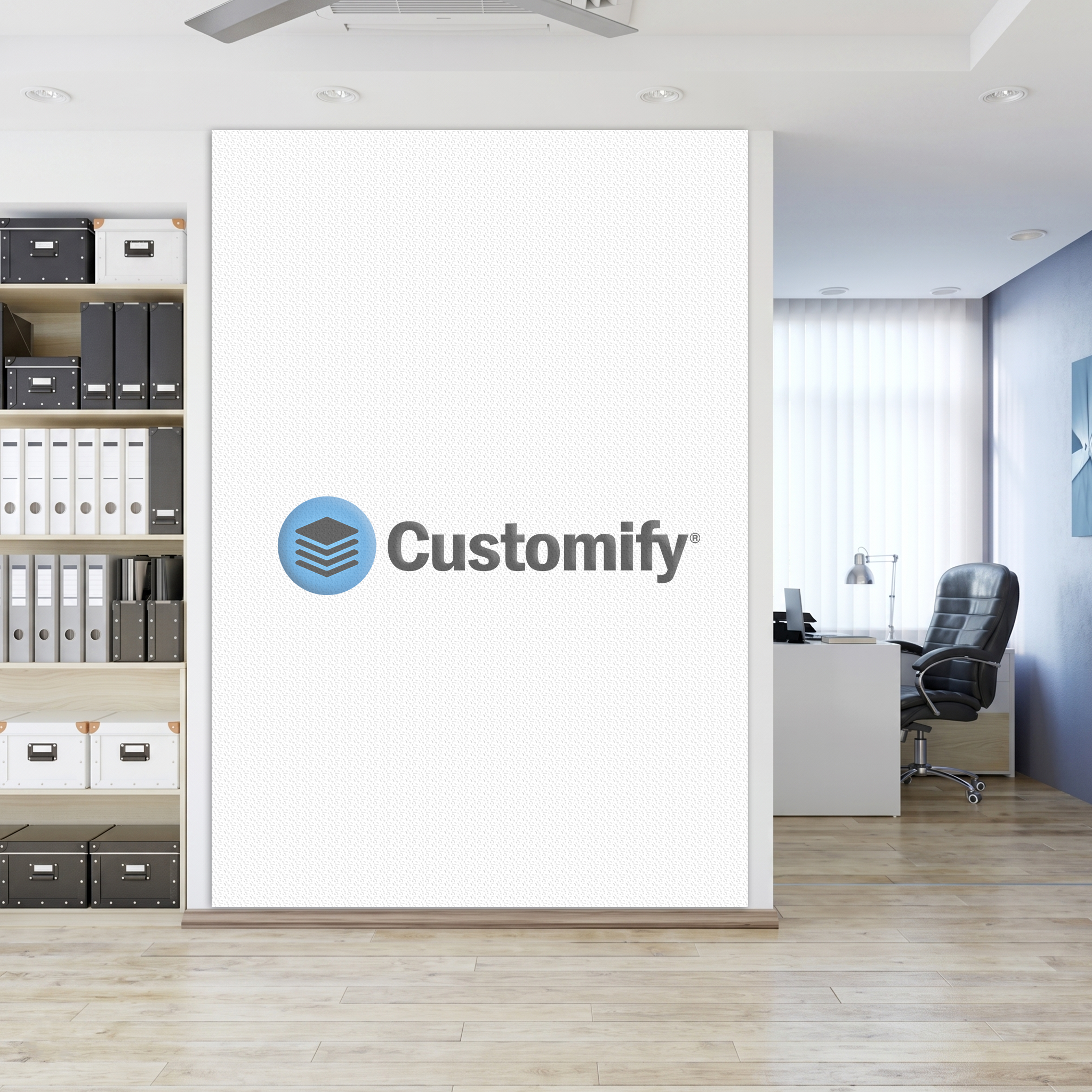 Personalisiertes Wandtuch als Foto-Flagge im Hochformat mit Customify Logo in modernem Büro in der Schweiz